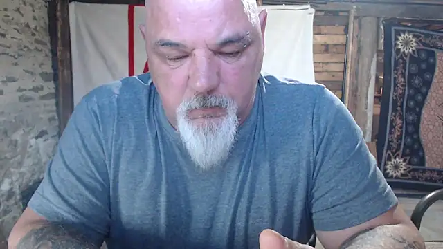 Snapshot of Newfiesausage1972 chatting on May 1, 11:15 am Newfiesausage1972 online show from May 1, 11:15 am