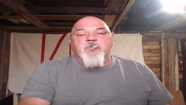 Snapshot of Newfiesausage1972 chatting on May 2, 1:27 pm Newfiesausage1972 online show from May 2, 1:27 pm