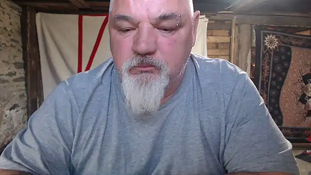 Snapshot of Newfiesausage1972 chatting on May 10, 11:43 pm Newfiesausage1972 online show from May 10, 11:43 pm