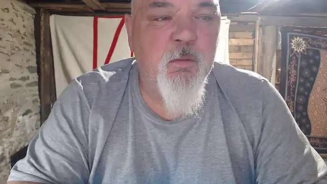 Snapshot of Newfiesausage1972 chatting on May 13, 11:18 am Newfiesausage1972 online show from May 13, 11:18 am