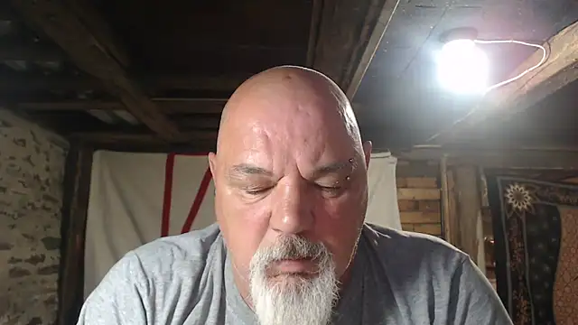 Snapshot of Newfiesausage1972 chatting on June 5, 9:48 am Newfiesausage1972 online show from June 5, 9:48 am