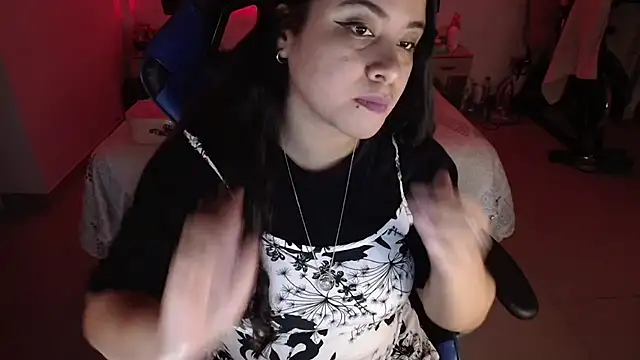 LauraHawkes online show from June 29, 2:51 am