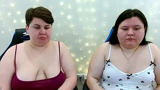 BeckyAndHellen online show from February 28, 11:11 am
