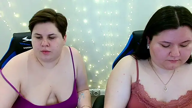 BeckyAndHellen online show from April 4, 10:35 am