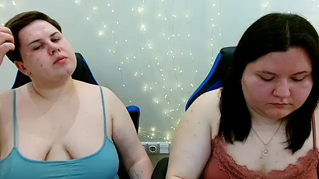 BeckyAndHellen online show from June 2, 9:11 am