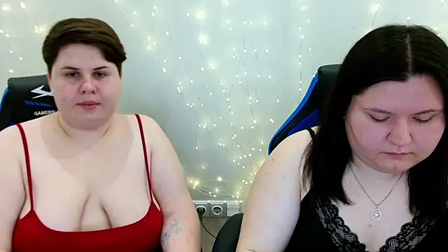 BeckyAndHellen online show from June 3, 9:23 am