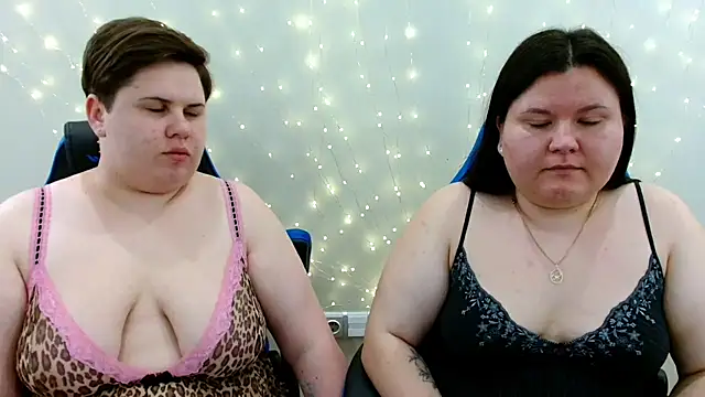 Snapshot of BeckyAndHellen chatting on July 20, 11:23 am BeckyAndHellen online show from July 20, 11:23 am