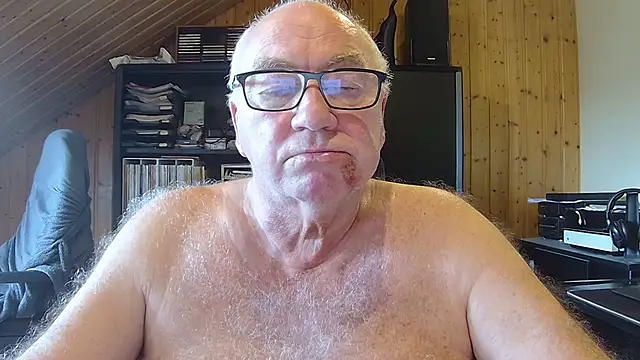 Snapshot of biggandybig chatting on June 12, 10:58 am biggandybig online show from June 12, 10:58 am