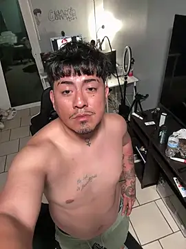 Snapshot of Luisrtrrr chatting on April 26, 2:09 am Luisrtrrr online show from April 26, 2:09 am