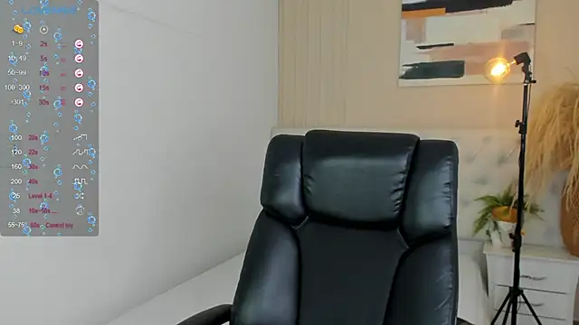 Snapshot of LOISE-XX chatting on July 11, 8:39 am LOISE-XX online show from July 11, 8:39 am