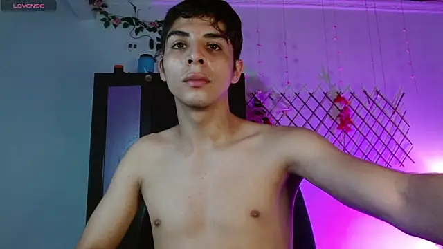 Snapshot of justin_alexxx chatting on December 4, 6:50 pm justin alexxx online show from December 4, 6:50 pm