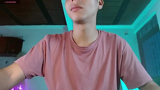 Snapshot of justin_alexxx chatting on January 31, 6:25 pm justin alexxx online show from January 31, 6:25 pm