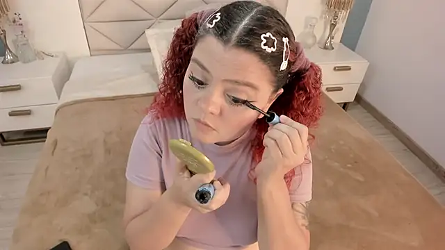 Twwiiggy online show from February 22, 8:07 pm