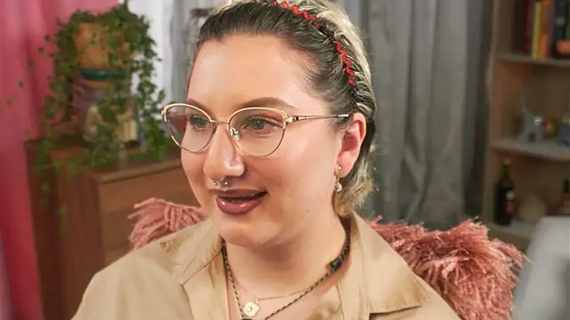 Ximenna Cruz online show from April 4, 7:00 pm