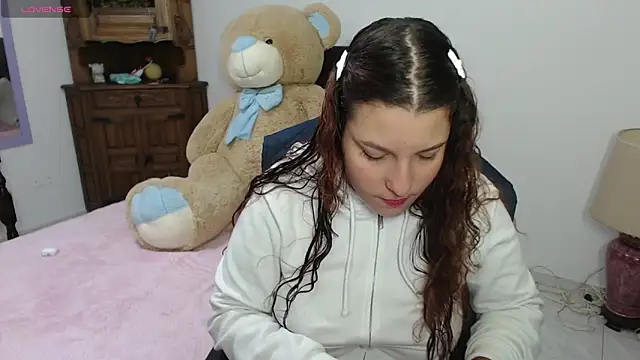 Snapshot of alexia_87 chatting on April 28, 2:21 am alexia 87 online show from April 28, 2:21 am