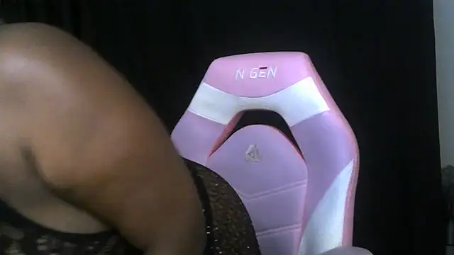 Snapshot of londynnvega chatting on July 6, 2:08 am londynnvega online show from July 6, 2:08 am