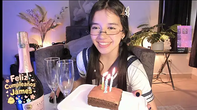 Snapshot of Naughtylittlegirl_ chatting on September 30, 10:26 pm Naughtylittlegirl  online show from September 30, 10:26 pm