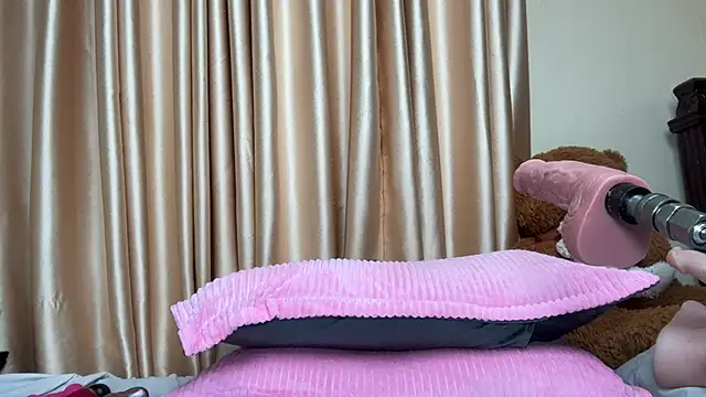 Snapshot of SexyAudreyFuck chatting on October 14, 12:33 am SexyAudreyFuck online show from October 14, 12:33 am