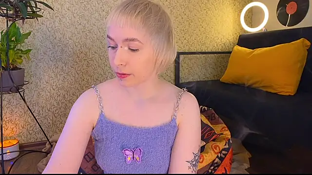 EmmyAmbros online show from March 2, 9:10 am