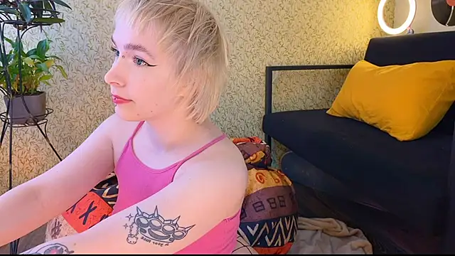 EmmyAmbros online show from March 8, 6:54 am