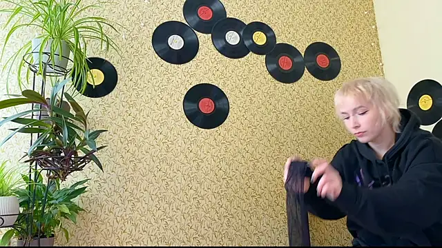 EmmyAmbros online show from September 12, 12:05 pm