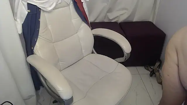 paiper halliwey online show from December 18, 8:47 pm