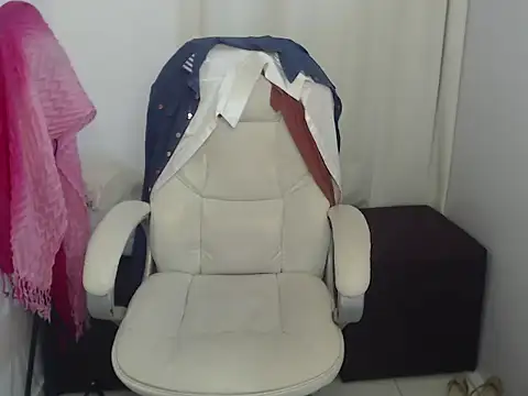 paiper halliwey online show from January 12, 9:51 am