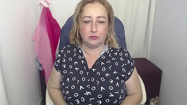 paiper halliwey online show from January 18, 11:22 pm