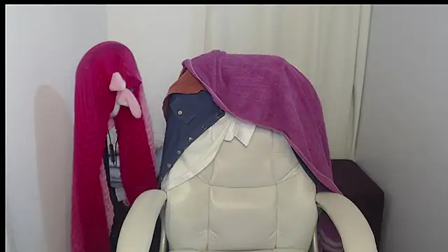 paiper halliwey online show from January 25, 12:06 am