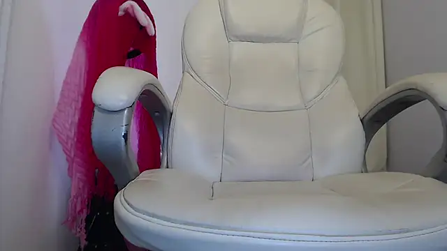 paiper halliwey online show from January 28, 6:39 pm