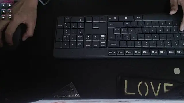 paiper halliwey online show from February 8, 10:51 pm