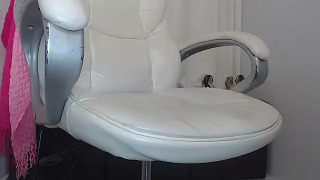 paiper halliwey online show from March 13, 5:28 pm