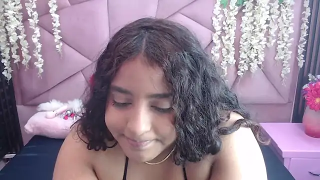 Sofia Hernandez  online show from April 16, 1:34 pm