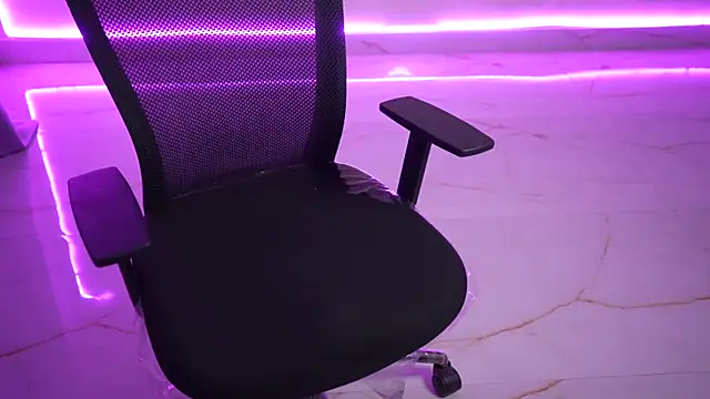 only aleesha online show from December 14, 5:29 pm