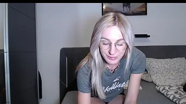 Liana Lou online show from March 6, 7:10 pm