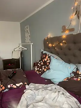 Liana Lou online show from April 12, 11:15 am