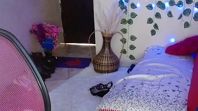 Snapshot of Latin_Mature975 chatting on January 29, 2:00 pm Latin Mature975 online show from January 29, 2:00 pm