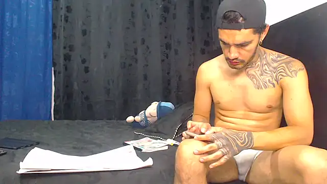 Hot Sharks  online show from April 4, 7:17 am