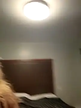 allissonw13 online show from April 14, 8:20 am