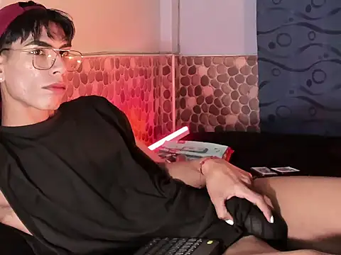 Snapshot of Teo_skinny chatting on December 23, 10:01 pm Teo skinny online show from December 23, 10:01 pm