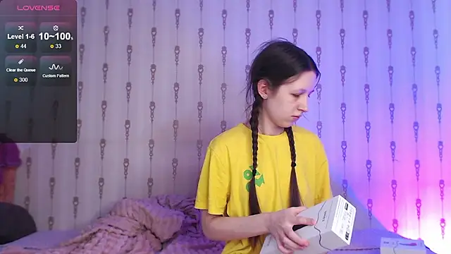 ur kitty   online show from January 13, 9:03 am