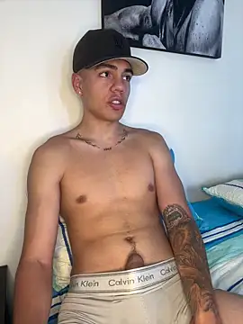 Snapshot of santiago_sosa24 chatting on May 20, 3:40 pm santiago sosa24 online show from May 20, 3:40 pm