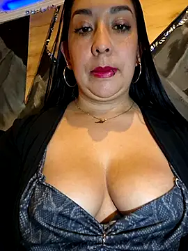 Snapshot of Bella_keny chatting on June 13, 8:07 pm Bella keny online show from June 13, 8:07 pm