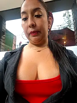 Snapshot of Bella_keny chatting on June 18, 7:29 pm Bella keny online show from June 18, 7:29 pm
