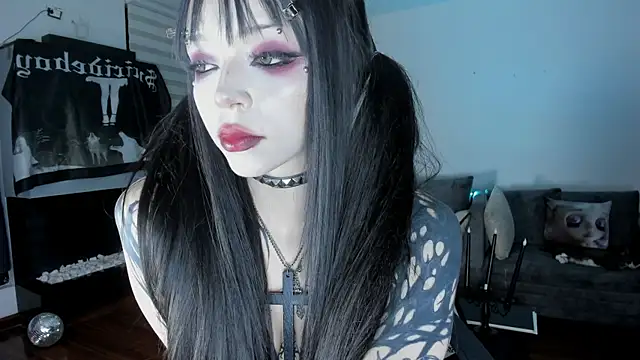 Snapshot of SophieHill_gh chatting on April 28, 11:43 pm SophieHill gh online show from April 28, 11:43 pm