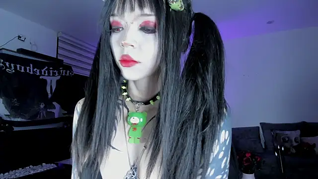 Snapshot of SophieHill_gh chatting on July 9, 2:04 am SophieHill gh online show from July 9, 2:04 am