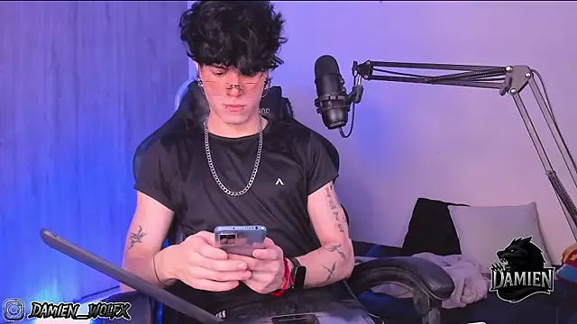 Snapshot of cinnamon_boyxxx chatting on September 30, 2:05 am cinnamon boyxxx online show from September 30, 2:05 am