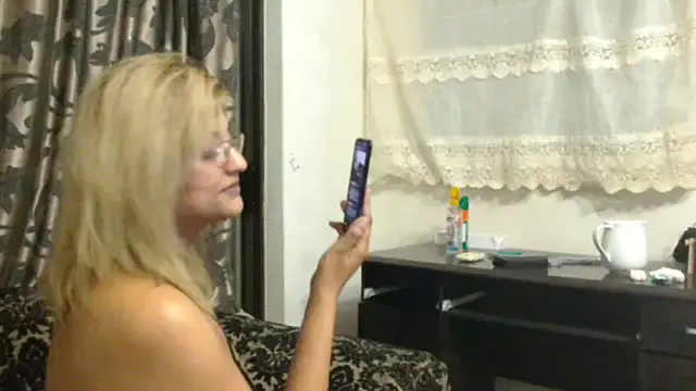 Snapshot of karmicQueen669 chatting on February 10, 12:19 am karmicQueen669 online show from February 10, 12:19 am