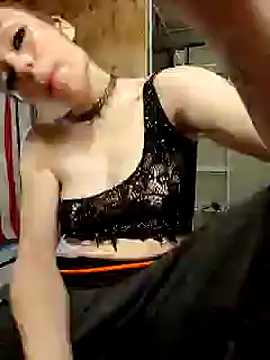 Snapshot of Genevieve143 chatting on February 21, 4:37 pm Genevieve143 online show from February 21, 4:37 pm