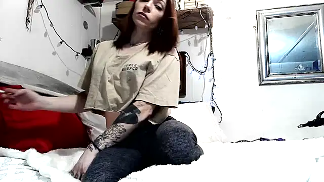 Snapshot of Genevieve143 chatting on April 26, 7:22 pm Genevieve143 online show from April 26, 7:22 pm